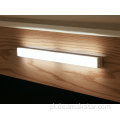 LED przyciemnione pod oświetleniem szafy z czujnikiem ruchu